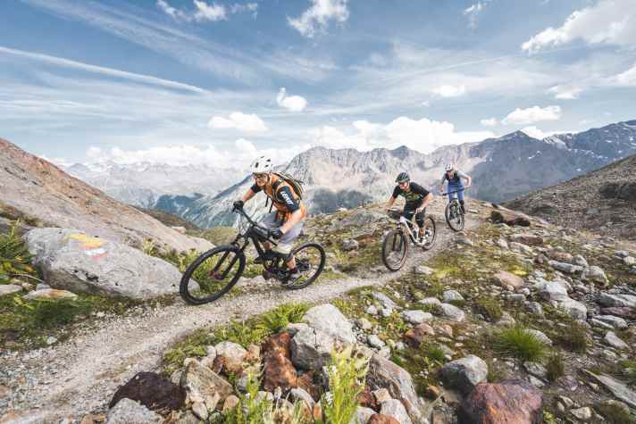 Das Trek kassiert die Bestnote in der Uphill-Wertung. Die Sitzposition ist perfekt zum Klettern: weder zu kurz noch zu gestreckt und schön zentral. Neben der ausgewogenen Sitzposition sorgen die tiefe Front und die langen Kettenstreben für Bergziegen-Feeling.
