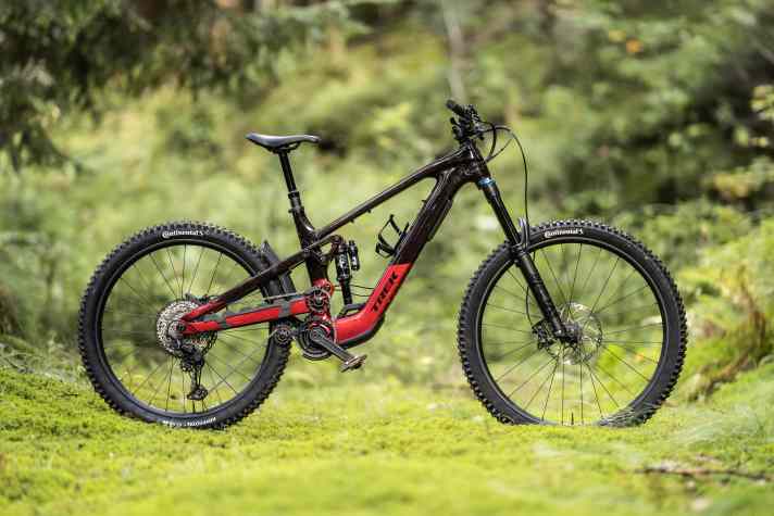 Trek Slash+ 9.7 // TQ HPR 50 // 580 Wh, removable // 170/170 mm // 29/27.5 inches // 20.4 kg // 7999 euros >> <a href="https://www.awin1.com/cread.php?awinmid=13793&awinaffid=471469&clickref=B+Trek+Slash%2B+9.7&ued=https%3A%2F%2Fwww.liquid-life.de%2Fproducts%2Ftrek-slash-9-7-slx-xt-olive-drab-2025" target="_blank" rel="noopener noreferrer nofollow">available here</a>*