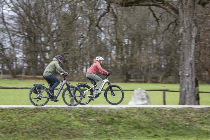 Mit breiten Reifen und laufruhigem Handling punktet das Merida auf längeren Touren.