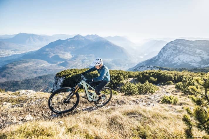 Uphill, it always took effort to keep the Scor in check. Downhill, however, there is hardly any stopping the Swiss full-throttle bike.