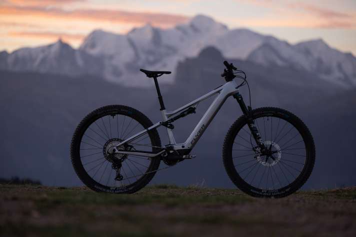 The Flyer Uproc SL:X comes with 130 millimetres of travel and tame equipment - but really progressive trail geometry.