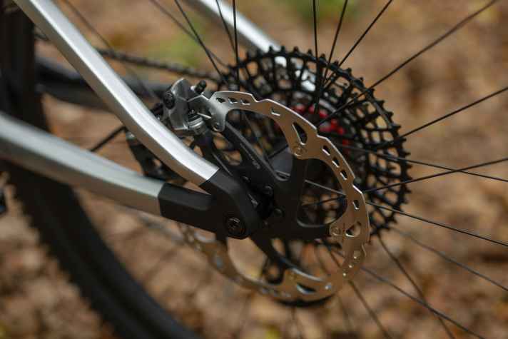 The flex-pivot design without a bearing point saves weight and should reduce maintenance costs.