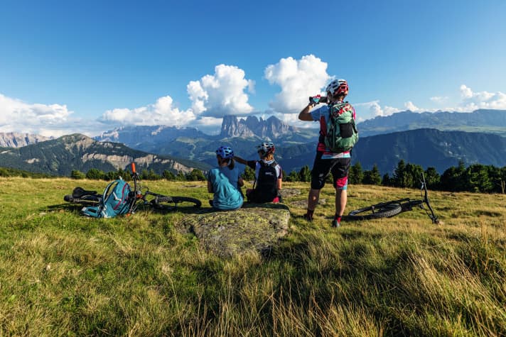 In August, it's better to use the more photogenic afternoon hours with the E-MTB.