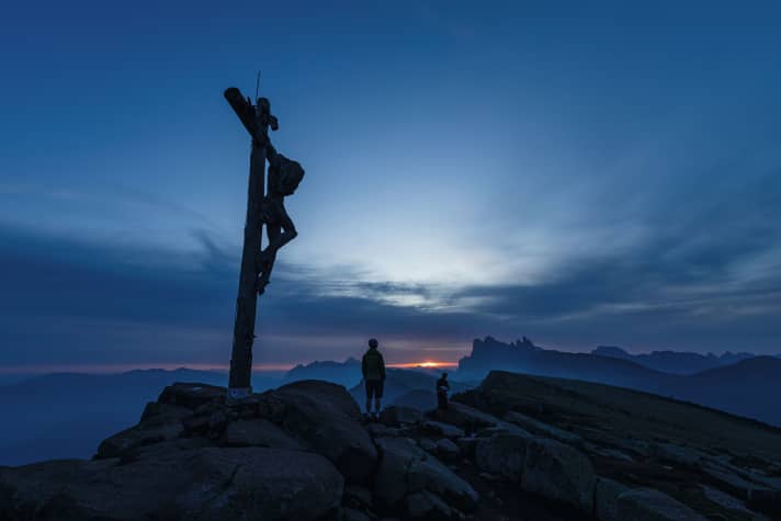 Even in the Dolomites you can get more out of the panorama if you get up very early.