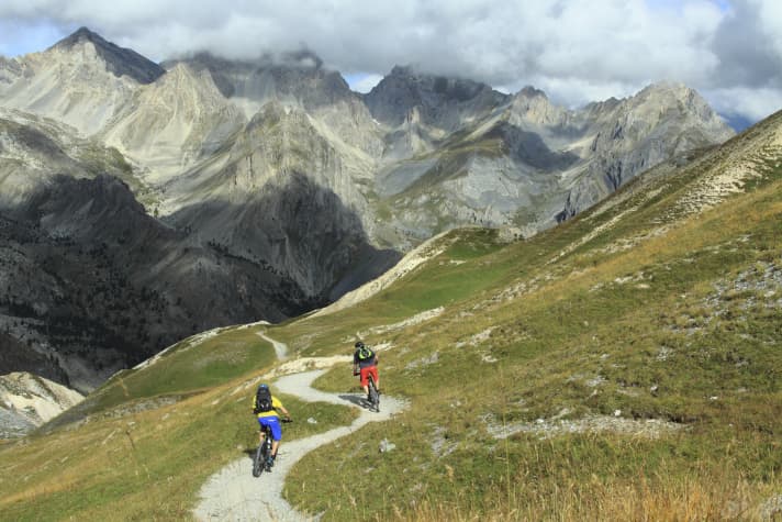 Für Singletrail-Fans, die sich Aussicht gern selbst erkurbeln: das Valle Maira