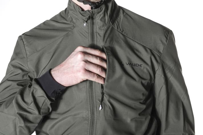 Drei Taschen bieten Platz für die wichtigsten Utensilien