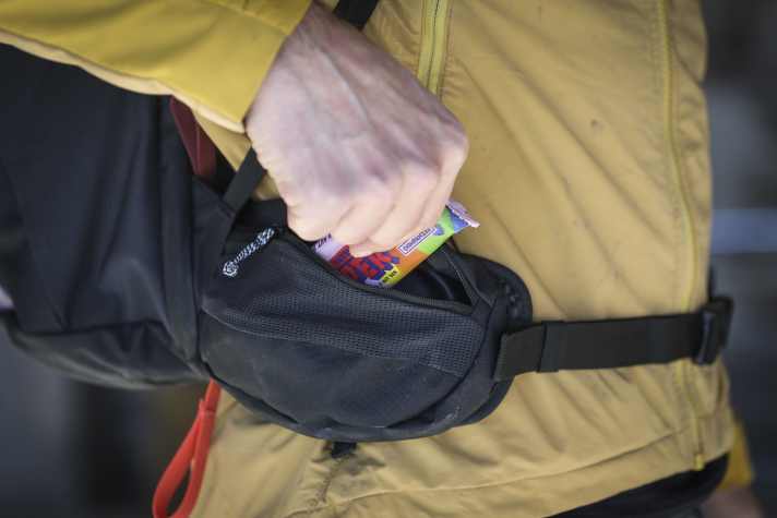 Economy: There is only a storage compartment on the right hip fin.