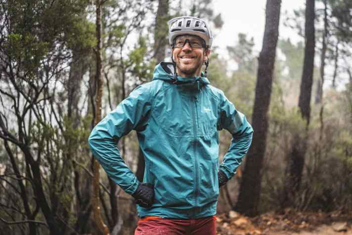 Stylish but also expensive. Rapha clothing was very hip among bikers for a long time. Now the hype surrounding the English company seems to be fading somewhat.