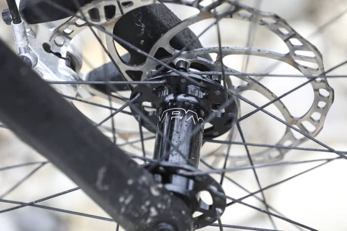 Auch die Naben tragen das VPace-Logo. Mit Felgen von Duke werden sie zu einem leichten Laufradsatz kombiniert.