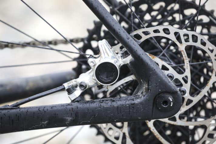 Die Magura MT8 Pro Bremse ist nicht nur schick und leicht, sondern besitzt auch eine anständige Bremspower. Im nassen Winter-Einsatz setzte die Magura Storm SL Bremsscheibe etwas Flugrost an.