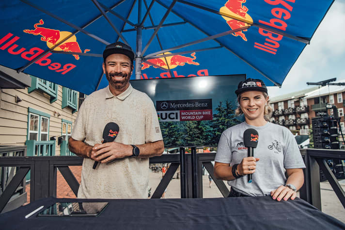 Bislang übernahmen Rob Warner und Tracey Hannah die Kommentation des Downhill-Rennens der Frauen, hier in Snowshoe 2021. Dies wird sich ab 2023 ändern.