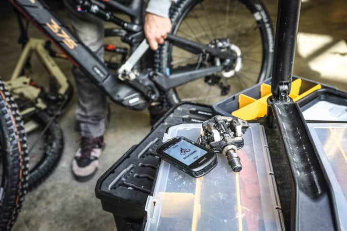 We use standardised rider weights to ensure that our range measurements are always carried out under identical conditions. We monitor pedalling performance with Edge computers and watt-measuring pedals from Garmin.