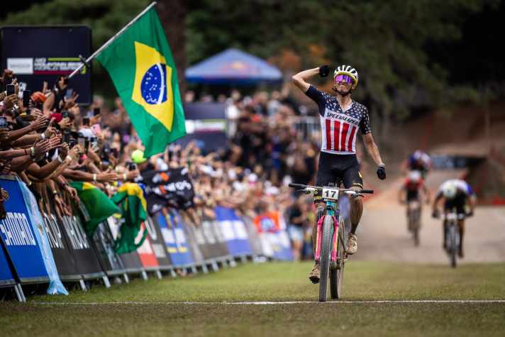 Specialized Factory Racing Teamfahrer Christopher Blevins sicherte sich auf den Roval Control SL Team Laufrädern den Sieg beim XCO-Worldcup 2024 im brasilianischen Mairiporã.