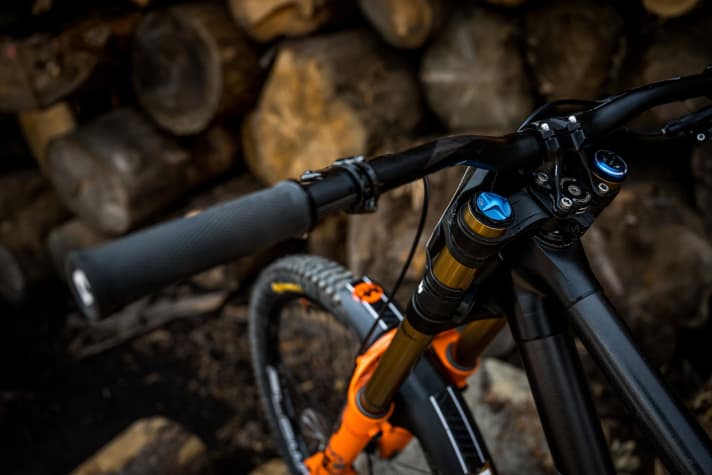 Andi Kolb prefers aluminium handlebars.