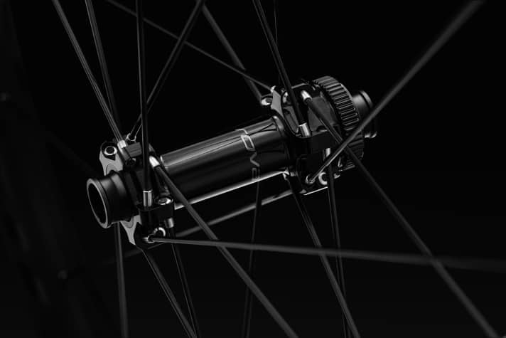 Designed by Roval and manufactured by DT Swiss: the hubs of the Roval Control World Cup.