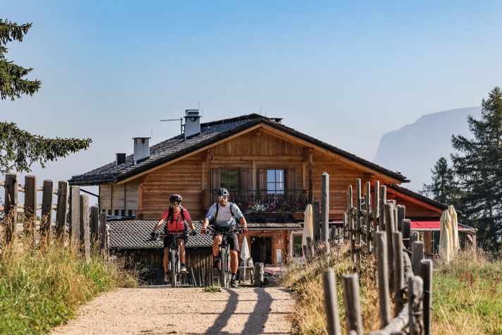 Den  steilen Stich zur Schönrastalm wird man nicht bereuen. Schon wegen der Aussicht.