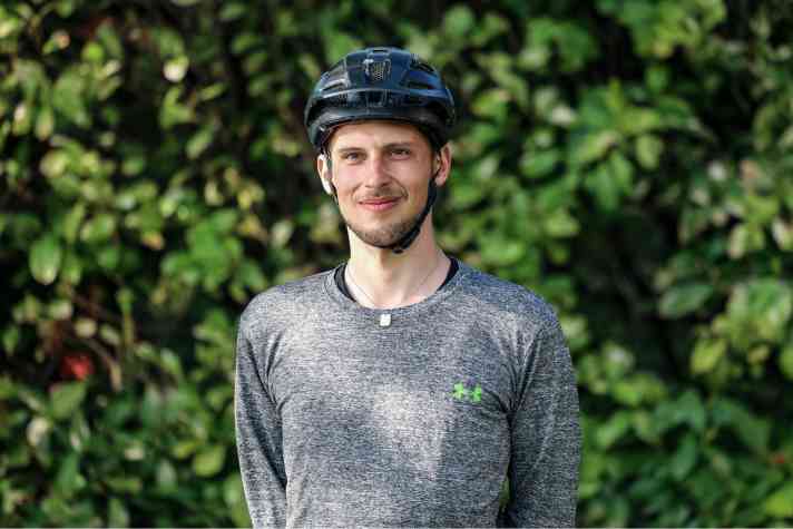 Bike-Guide Jonas ist Light-Fan. In Gruppen mit Power-Bike-Fahrern würde er aber ungern auf Motorleistung verzichten.