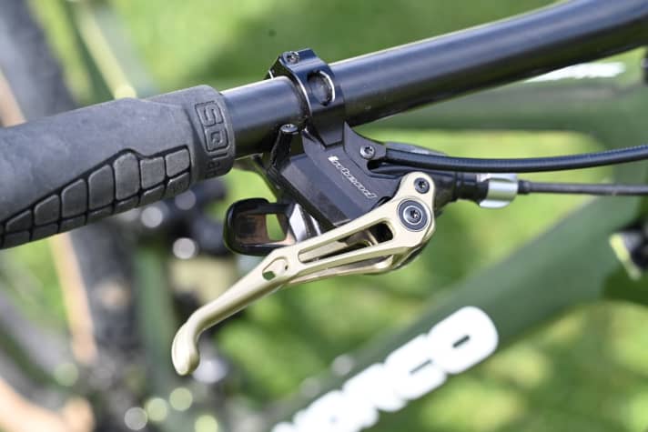 The generously milled aluminium lever of the Intend Trinity contributes significantly to the light weight of the brake. | Picture: Stefan Frey