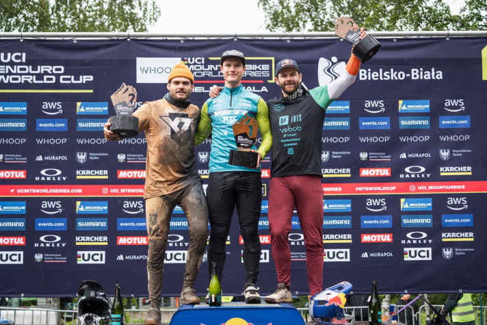 Das Podest der Elite-Herren von links nach rechts: Jack Moir (zweiter Platz), Slawomir Lukasik (Sieger), Greg Callaghan (dritter Platz)