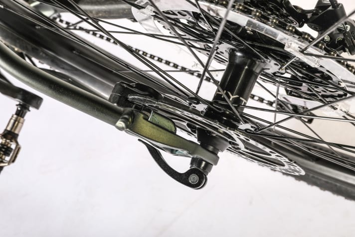 Das 429 ist das einzige Bike im Test ohne eine Steckachse am Hinterbau. Das reduziert die Steifigkeit.