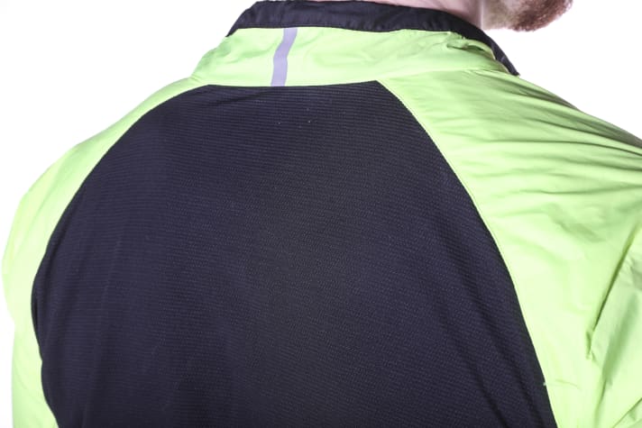 Here it pulls: lots of mesh on the back ensures good ventilation