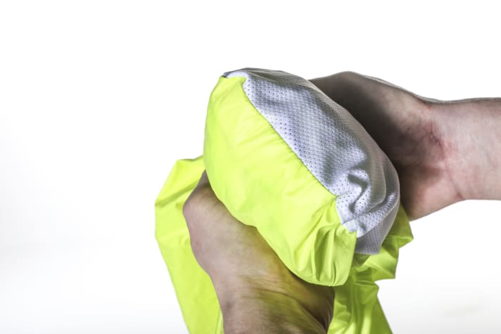 Clever: Dynamics uses the ventilation opening as a pannier