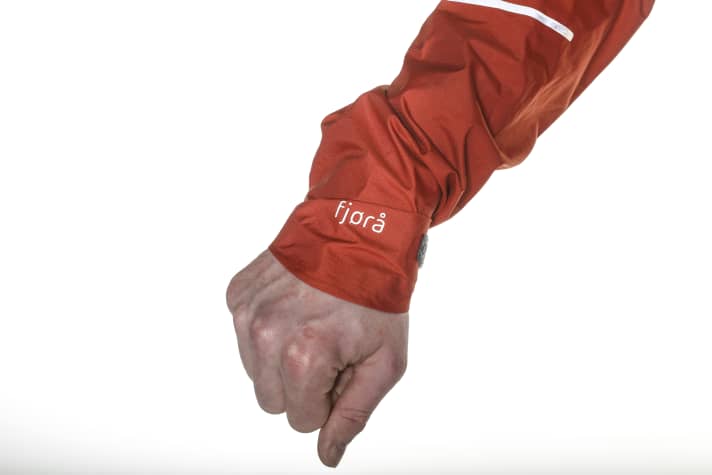The long sleeves with flap and Velcro adjustment close tightly