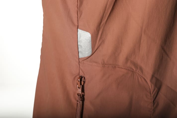 Die kleine Rückentasche dient zugleich als Packbeutel