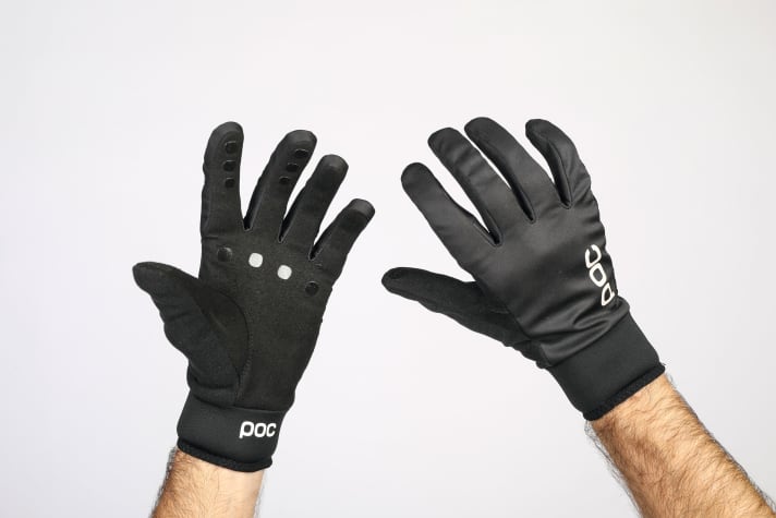 Winter gloves: 6 grippy models for cold and wet bike days. From page 48 