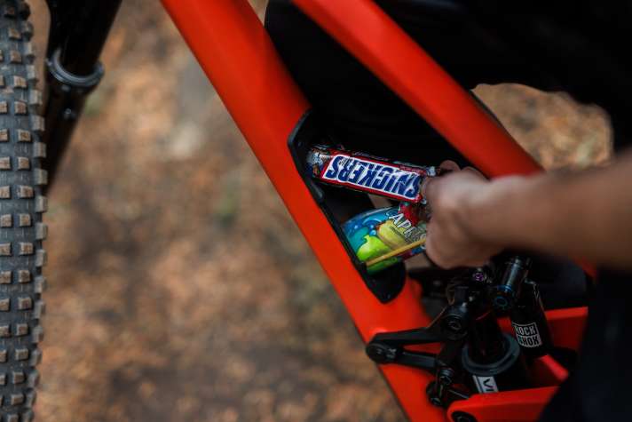 Storage compartment in the down tube: Clever compartment for tools, stacks and accessories with robust closure.