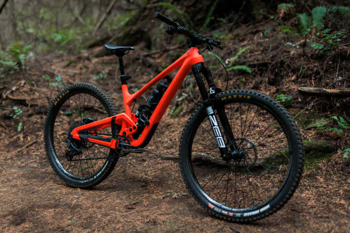 High or low: thanks to the flipchip, the steering angle, seat angle and bottom bracket height can be fine-tuned - without affecting the rear suspension characteristics.