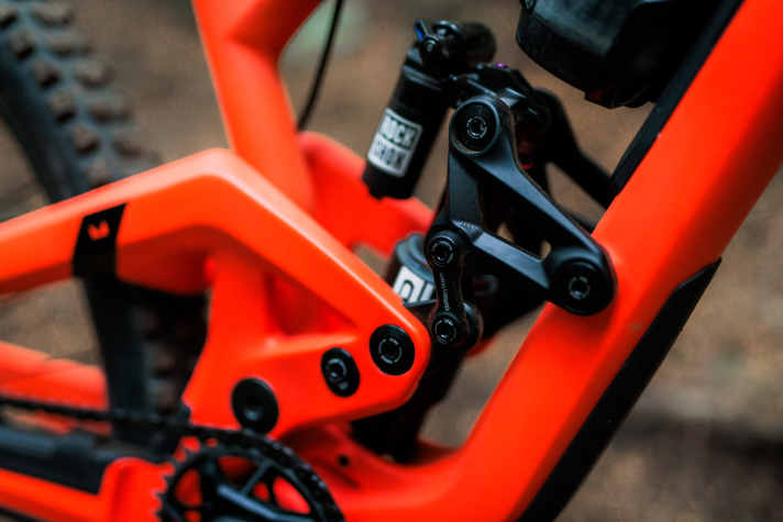 DELTA suspension system: Dave Weagle's kinematics ensure sensitive response behaviour and stability in the mid-stroke.