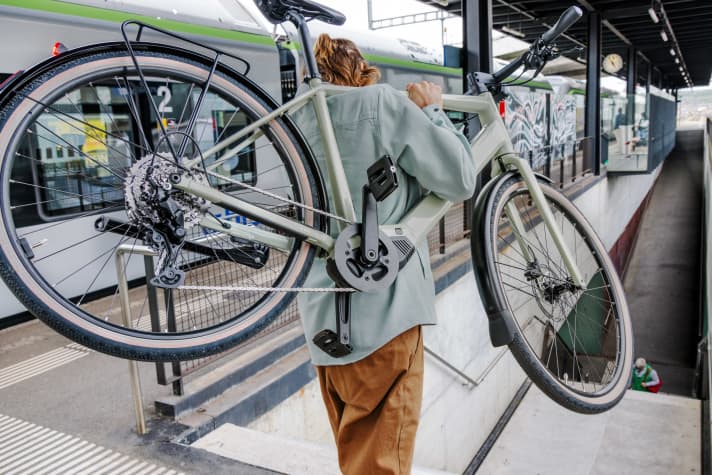 Those who opt for a combination of modes of transport - modal split - can also master long everyday journeys.