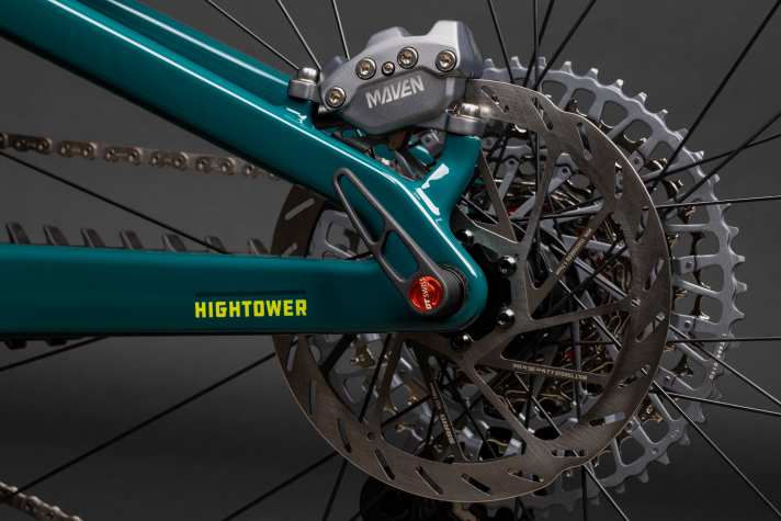 Faster descents require more braking power. Santa Cruz therefore equips the Hightower 4 with the new Sram Maven brakes.