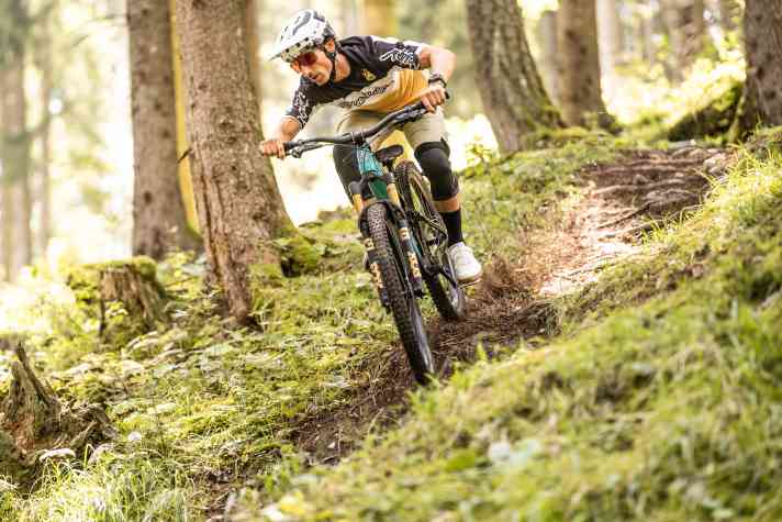 Will ballern: Das Wording AllMountain finden wir wenig angemessen für das Yeti MT. Trailduro passt da schon besser. Ein Wortspiel aus Trailbike und Enduro.