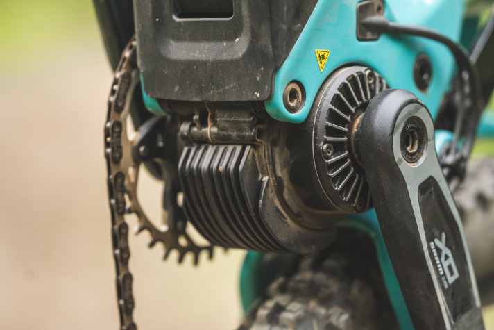 TQ has given the HPR 60 massive cooling fins, which significantly improve the heat resistance. This had a clear effect in our test.