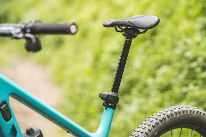 The wireless Rockshox Reverb AXS is used in all models. 200 mm stroke in size L.