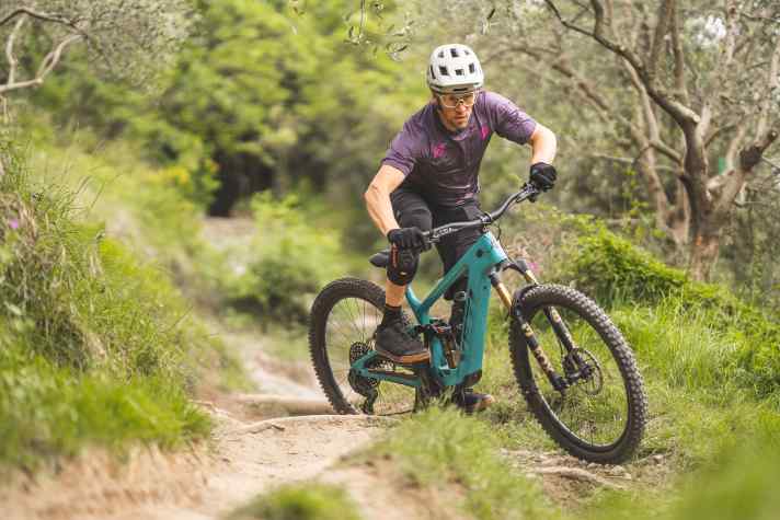 Despite its smooth ride, the Yeti MTe maintains direct and lively handling.