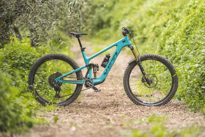 Between the worlds: The Yeti MTe aims to combine light-footed handling with the extra thrust and endurance of a "big" e-bike.