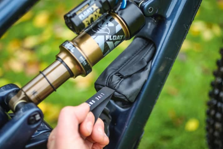 In model year 2024, YT is also following the trend and integrating a storage compartment including a waterproof bag in the down tube.