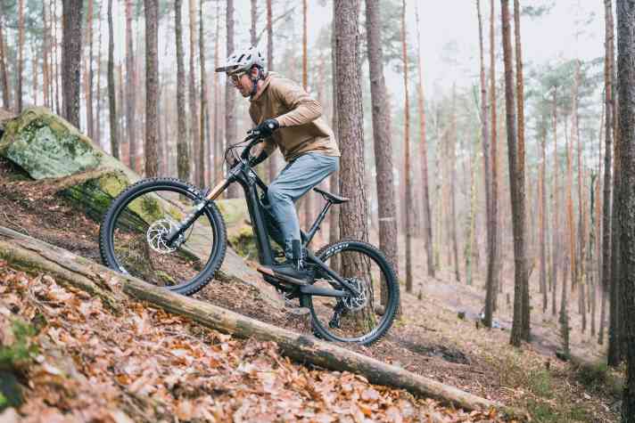 On climbs, the Decoy SN remains very composed for a light eMTB.