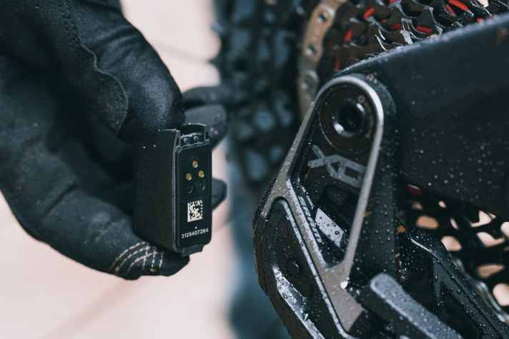Die elektronische Transmission-Schaltung läuft über den separaten AXS-Akku.