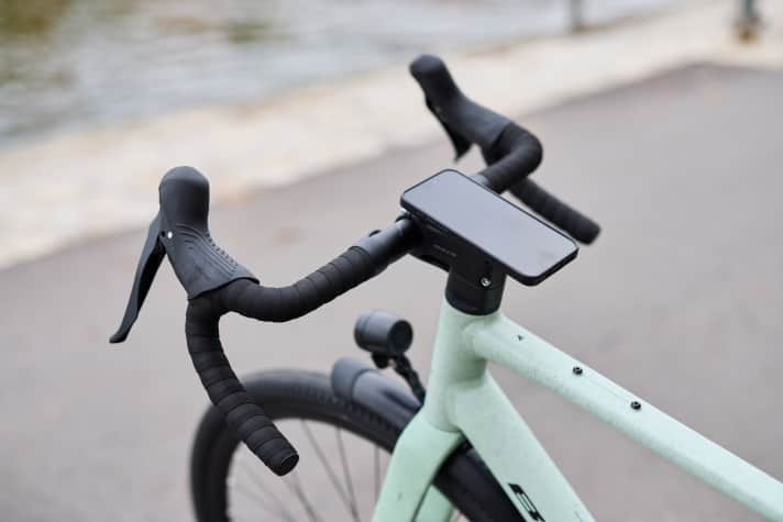 A smartphone can be securely attached to the stem using an SP-Connect mount.