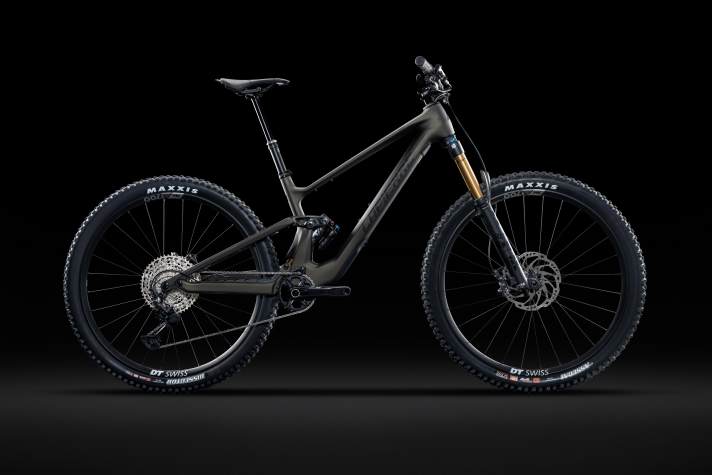 The Lapierre zesty CF 8.9 with Fox Factory suspension and 150 millimetres of travel is available for 5999 euros.