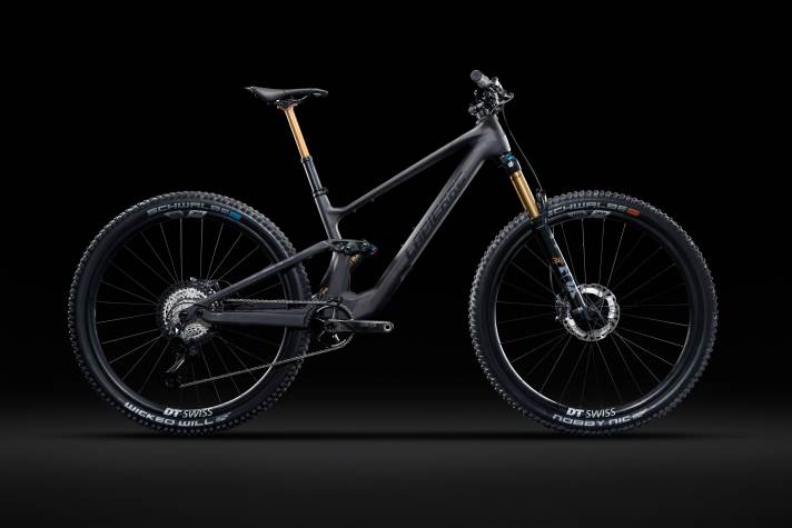 The Lapierre Zesty CF 9.9 with Fox 34 and carbon wheels is probably the lightest all-mountain bike from the French brand. Cost: 7299 euros.
