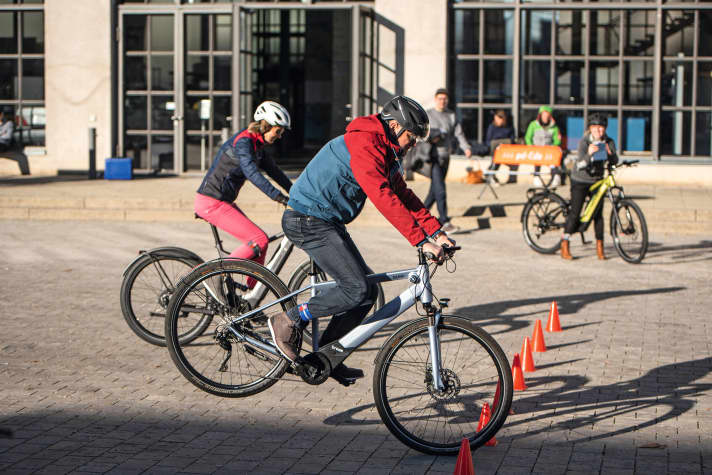 More power, more speed - and a higher risk of falling. What do riding technique courses for e-bikers offer? Now in MYBIKE 2/2023