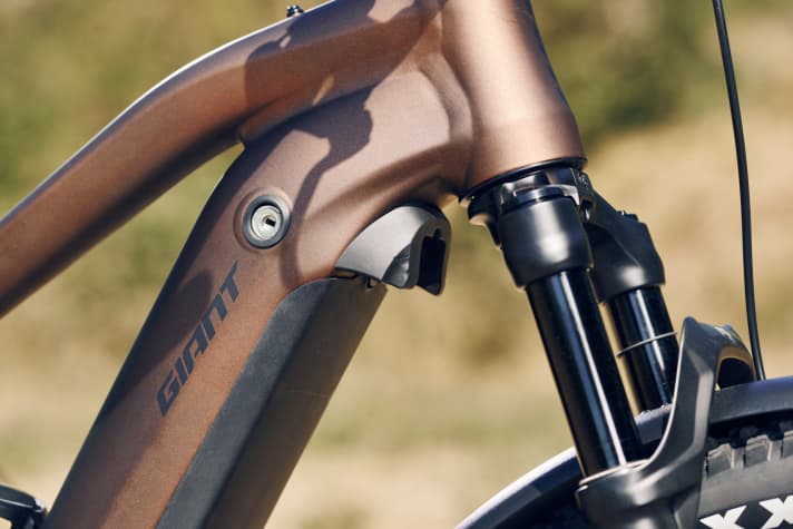 A 100 millimetre suspension fork ensures comfort