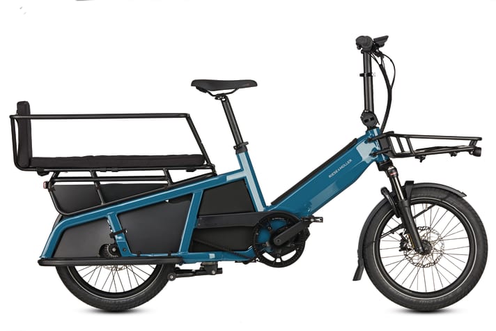 Auf dem ex­tralangen Gepäckträger finden zwei Kinder, der Großeinkauf oder auch ein Erwachsener Platz.