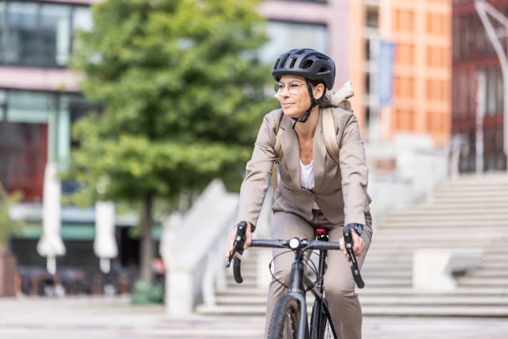 In addition to travelling to the office, you can also use the company bike for private purposes.