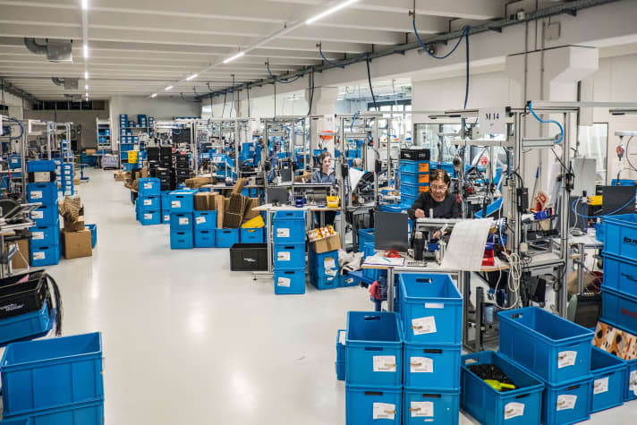 Ladies' department: Women assemble the small parts into headlights in piecework. The most complicated model takes around nine minutes.